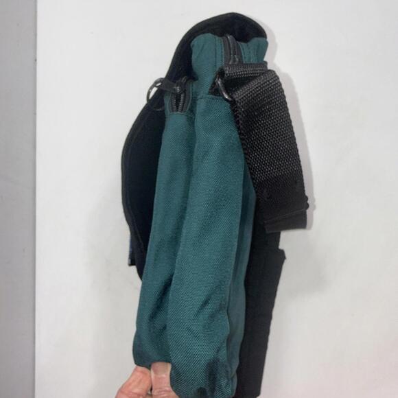 Vtg Eagle Creek Travel Gear Gorpcore Crossbody Fanny Pack Messenger Bag Hiking - Picture 14 of 15